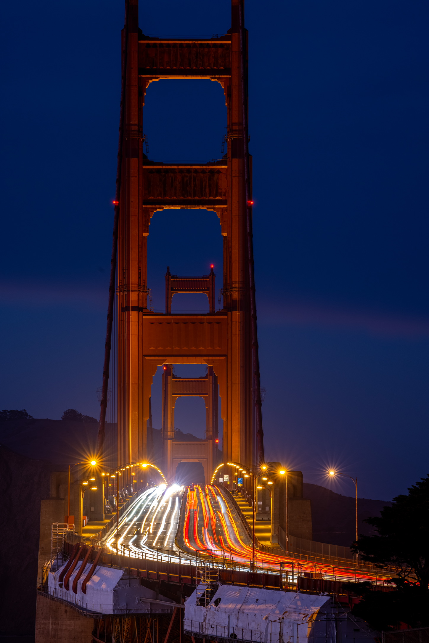 Golden Gate Bridge at night